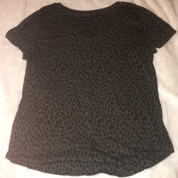 LOFT Green Leopard Print T-Shirt Size M - Picture 7 of 7